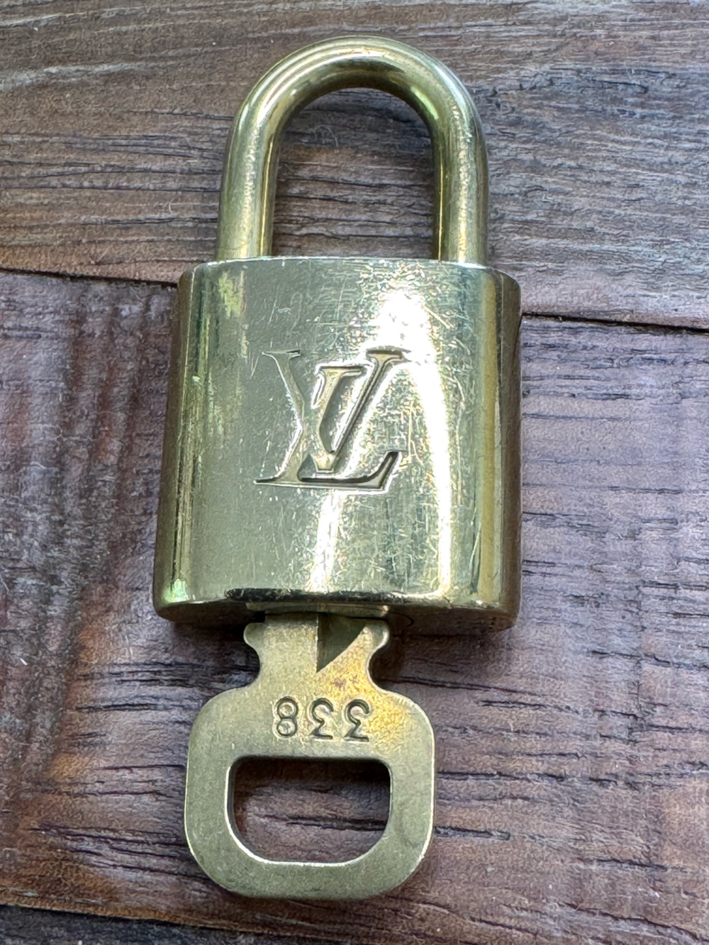 LOUIS VUITTON LOCK & KEY #338